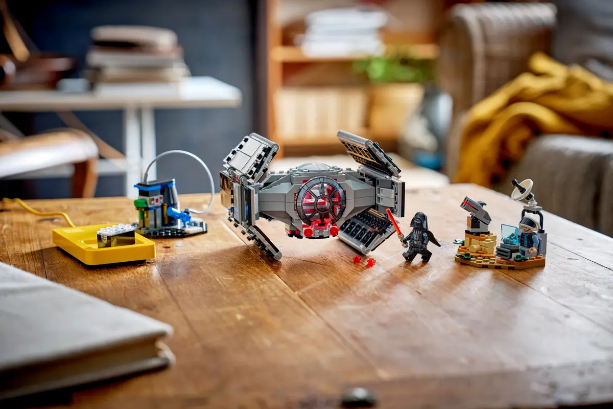 SMART Play™ le TIE Fighter™ de Dark Vador