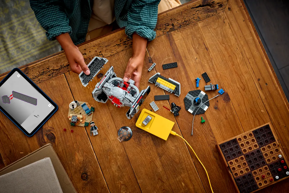 SMART Play™ le TIE Fighter™ de Dark Vador